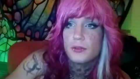 Snapshot of sickntwisted686 chatting on 07.25.26 HungGirl online show from 07.25.26