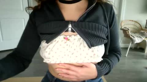 Snapshot of sienna_doll chatting on 10.30.25 Sienna Doll online show from 10.30.25