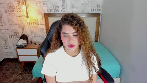 Snapshot of sienna_fox4 chatting on 11.05.25 S I E N N A online show from 11.05.25