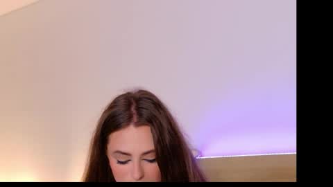 Snapshot of sienna_voss chatting on 12.14.25 sienna_voss online show from 12.14.25