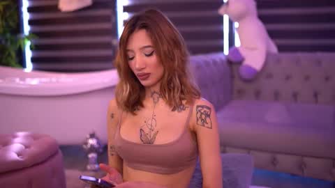 Snapshot of siennajayden chatting on 09.21.25 Sienna online show from 09.21.25