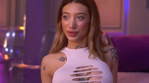 Snapshot of siennajayden chatting on 10.08.25 Sienna online show from 10.08.25