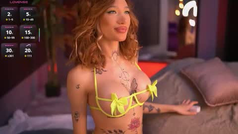 Snapshot of siennajayden chatting on 10.14.25 Sienna online show from 10.14.25