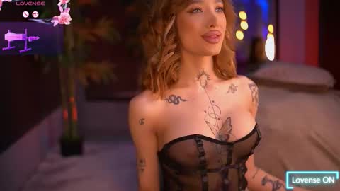 Snapshot of siennajayden chatting on 10.22.25 Sienna online show from 10.22.25