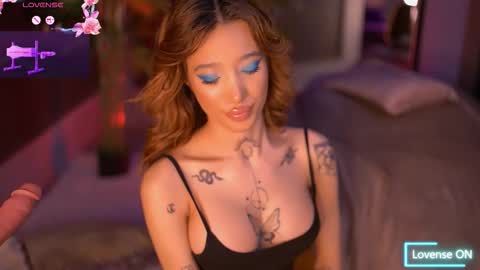 Snapshot of siennajayden chatting on 10.24.25 Sienna online show from 10.24.25