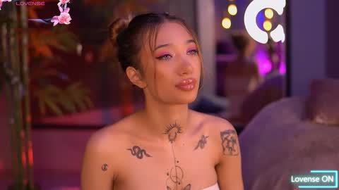 Snapshot of siennajayden chatting on 10.28.25 Sienna online show from 10.28.25