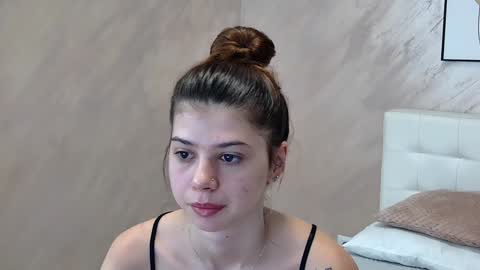 Snapshot of sierra_halle chatting on 02.01.25 SIERRA online show from 02.01.25