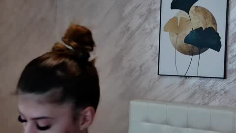 Snapshot of sierra_halle chatting on 02.08.25 SIERRA online show from 02.08.25