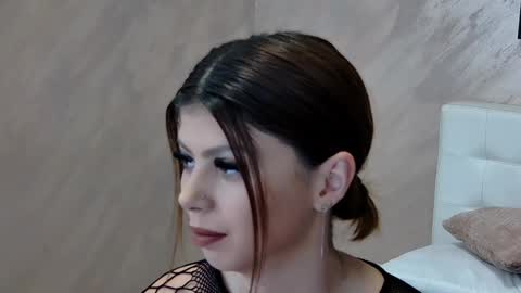 Snapshot of sierra_halle chatting on 02.08.25 SIERRA online show from 02.08.25