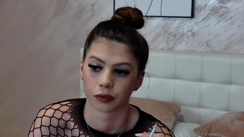 Snapshot of sierra_halle chatting on 02.08.25 SIERRA online show from 02.08.25