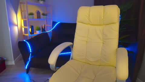 Snapshot of sierra_playa chatting on 12.05.24 Siera online show from 12.05.24