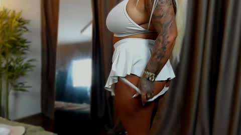 Snapshot of sierra_quinn chatting on 09.14.25 Sierra online show from 09.14.25