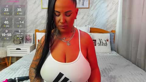 Snapshot of sierra_quinn chatting on 09.21.25 Sierra online show from 09.21.25