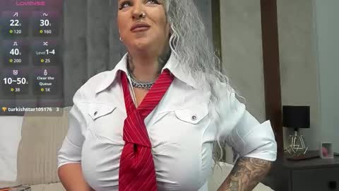 Snapshot of sierra_quinn chatting on 12.14.25 Sierra online show from 12.14.25