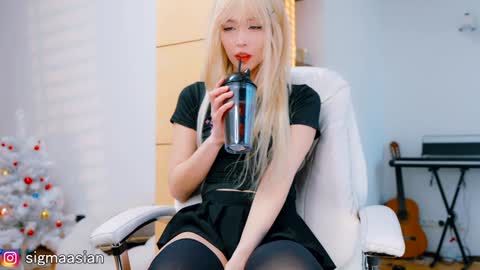 Snapshot of sigmasian chatting on 12.29.24 OF instagram sigmaasian twitter sigmasian online show from 12.29.24