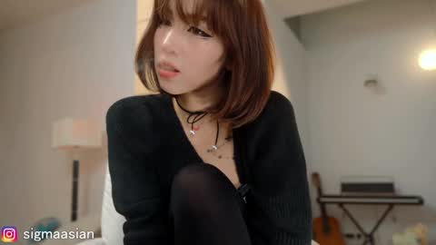 Snapshot of sigmasian chatting on 01.06.25 OF instagram sigmaasian twitter sigmasian online show from 01.06.25