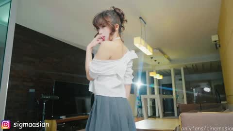 Snapshot of sigmasian chatting on 02.03.25 OF instagram sigmaasian twitter sigmasian online show from 02.03.25