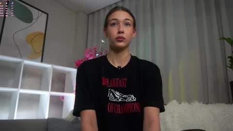 Eva  online show from 09.28.25