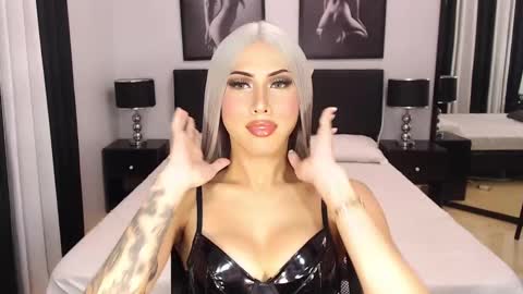 Snapshot of significantmistress chatting on 12.16.24 Jenny Hakenson online show from 12.16.24