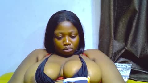 Snapshot of silky_caramel chatting on 09.12.25 Caramel online show from 09.12.25