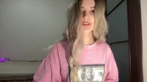 Snapshot of silkybabe19 chatting on 12.03.25 silkybabe19 online show from 12.03.25