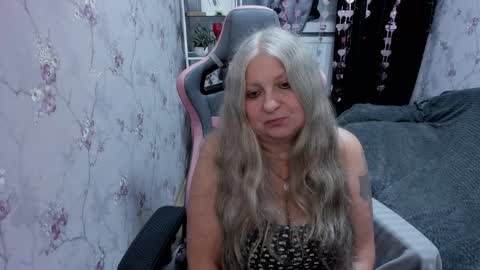 Snapshot of silver_moon_light chatting on 09.11.25 silver_moon_light online show from 09.11.25