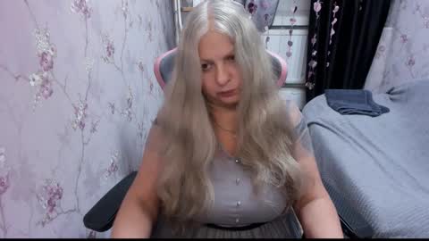 Snapshot of silver_moon_light chatting on 09.19.25 silver_moon_light online show from 09.19.25