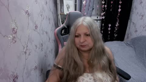 Snapshot of silver_moon_light chatting on 09.26.25 silver_moon_light online show from 09.26.25