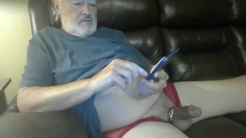 Snapshot of silverdaddy_1955 chatting on 10.15.25 Daddy Bear online show from 10.15.25