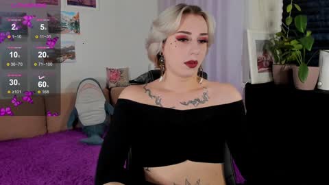 Snapshot of silverfoxxxxy chatting on 12.19.24 Maksi online show from 12.19.24