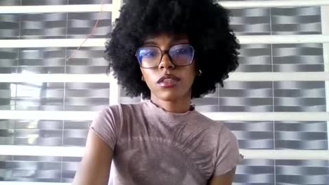 Snapshot of silverosequeen chatting on 10.23.25 silverosequeen online show from 10.23.25