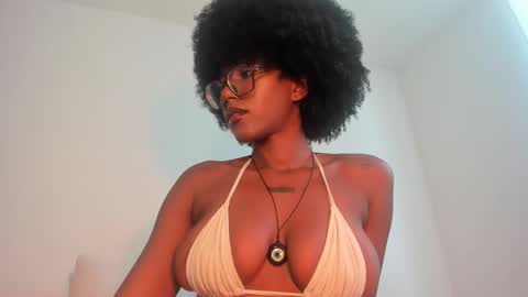 Snapshot of silverosequeen chatting on 03.16.26 silverosequeen online show from 03.16.26