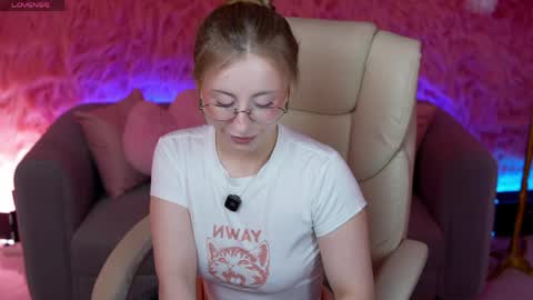 Snapshot of silverrmoon chatting on 05.17.26 Kristina Kris online show from 05.17.26