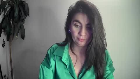 Snapshot of silviecollins chatting on 12.29.24 Silvie online show from 12.29.24