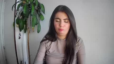 Snapshot of silviecollins chatting on 01.07.25 Silvie online show from 01.07.25