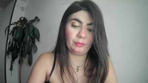 Snapshot of silviecollins chatting on 02.06.25 Silvie online show from 02.06.25