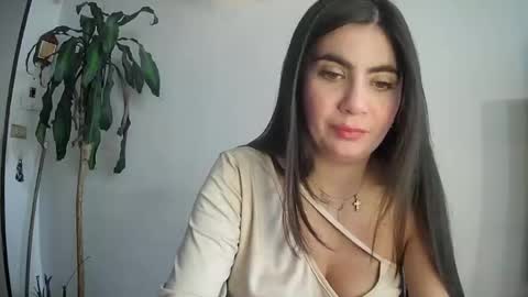 Snapshot of silviecollins chatting on 03.10.25 Silvie online show from 03.10.25