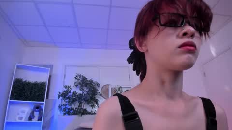 Snapshot of sima_wendy chatting on 09.22.25 Wendy help me get get 69 likes  online show from 09.22.25