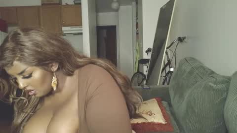 Snapshot of siminfox chatting on 12.21.25 Simin Fox online show from 12.21.25