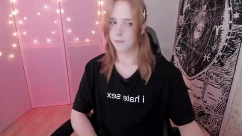 Snapshot of simochka_ chatting on 06.25.26 Simochka online show from 06.25.26