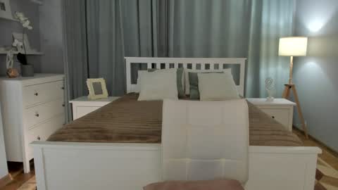 Simona  online show from 12.18.24