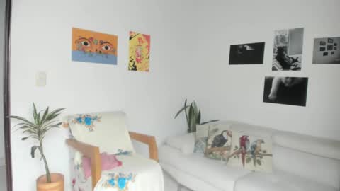 Snapshot of simone_4201 chatting on 12.16.24 Sim. online show from 12.16.24