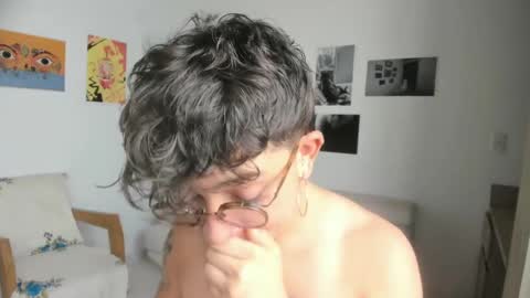 Snapshot of simone_4201 chatting on 12.25.24 Sim. online show from 12.25.24