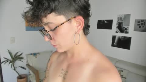 Snapshot of simone_4201 chatting on 01.07.25 Sim. online show from 01.07.25