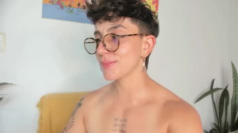 Snapshot of simone_4201 chatting on 01.27.25 Sim. online show from 01.27.25