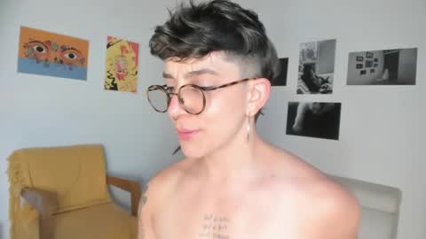 Snapshot of simone_4201 chatting on 01.30.25 Sim. online show from 01.30.25