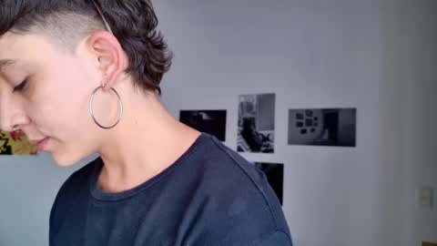 Snapshot of simone_4201 chatting on 02.25.25 Sim. online show from 02.25.25