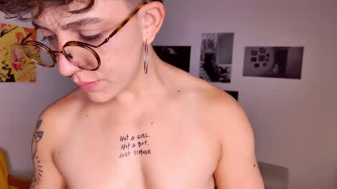 Snapshot of simone_4201 chatting on 03.01.25 Sim. online show from 03.01.25