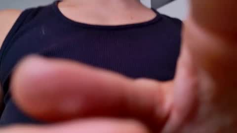 Snapshot of simone_4201 chatting on 10.12.25 Sim. online show from 10.12.25