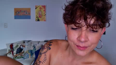 Snapshot of simone_4201 chatting on 10.15.25 Sim. online show from 10.15.25